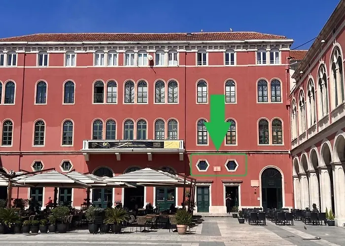 On The Square Apartment *