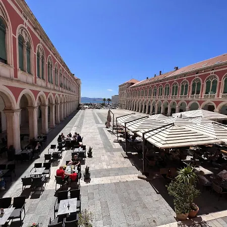 Apartmán On The Square Split