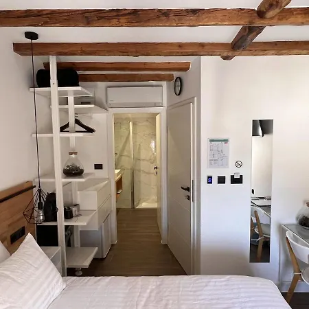 On The Square Daire *